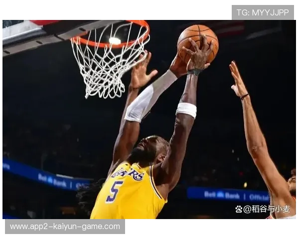 湖人前场压迫，抢断后反击得手
