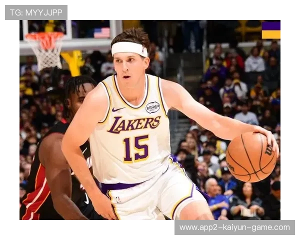 里夫斯反击上篮打进,湖人把机会吃得很干净 里夫斯反击上篮打进,湖人把机会吃得很干净